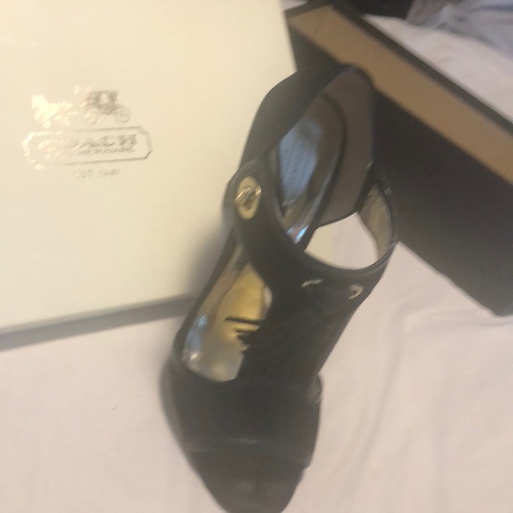 Coach heels 8.5 - Picture 2 of 4